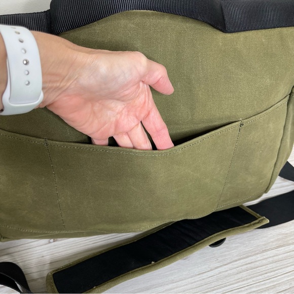 Chrome Citizen Messenger Bag in army green - Picture 10 of 12